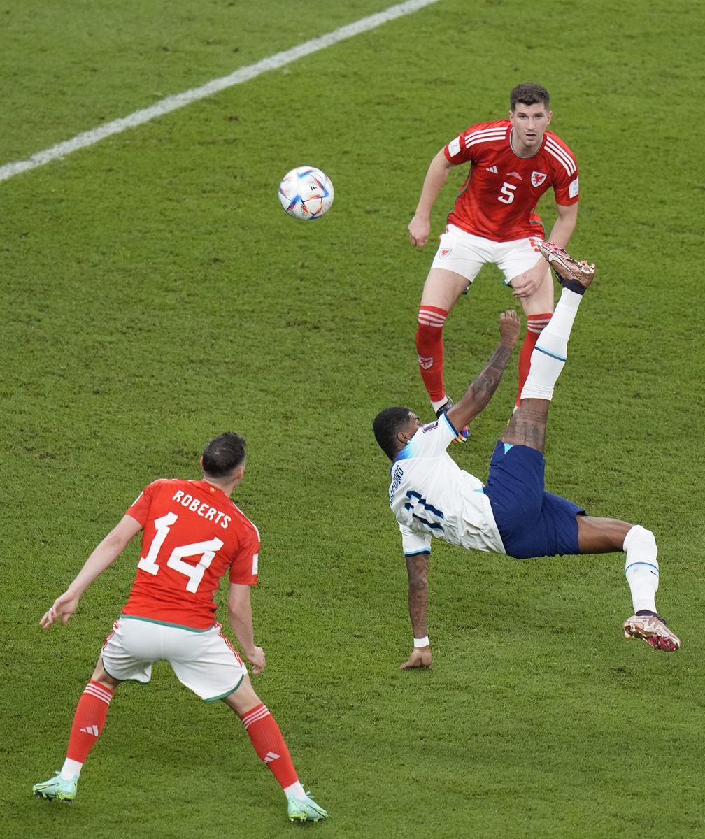 Marcus Rashford of England attempts an overhead kick during the World Cup match against Wales on November 29, 2022 in Doha, Qatar. Photo: VCG