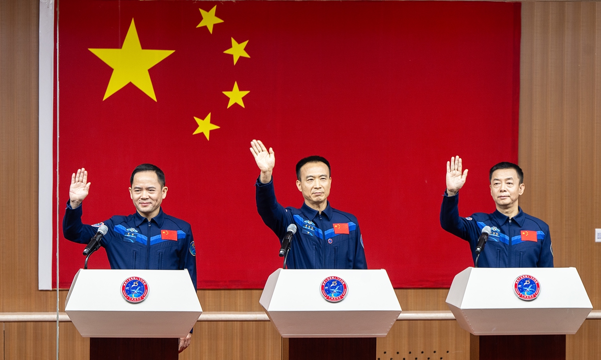 The line-up of three taikonauts for Shenzhou-15 manned spaceflight mission,Zhang Lu,Fei Junlong,and Deng Qingming(from left to right). Photo: VCG