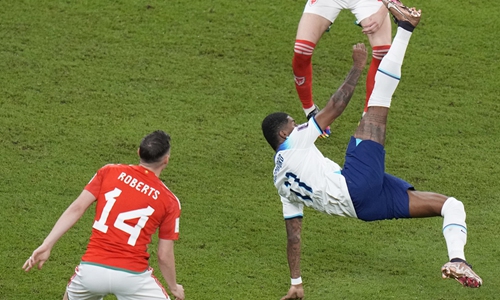 Marcus Rashford of England attempts an overhead kick during the World Cup match against Wales on November 29, 2022 in Doha, Qatar. Photo: VCG