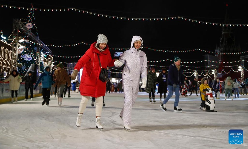 People skate on the GUM ice rink at Red Square in Moscow, Russia, Nov. 28, 2022.(Photo: Xinhua)