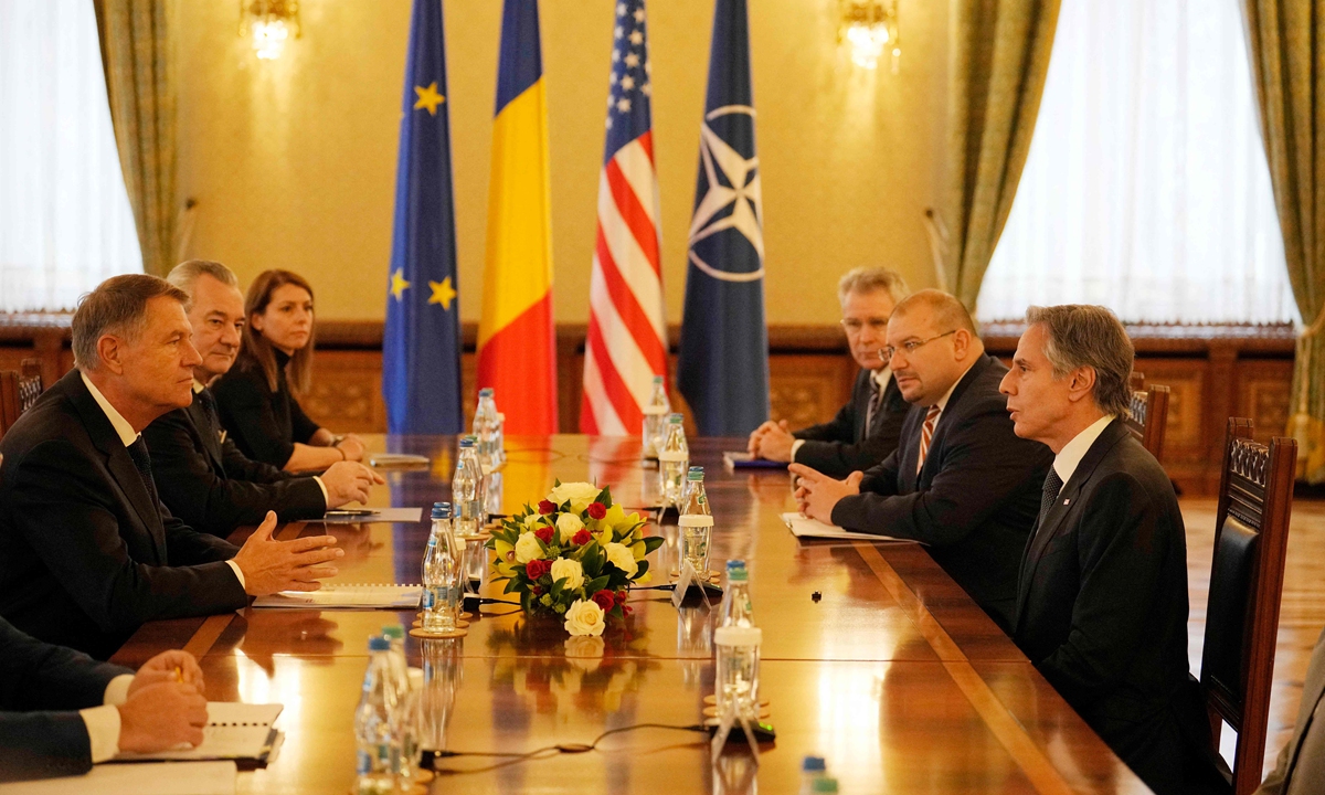 Romania's President Klaus Iohannis (left) meets with U.S. Secretary of State Antony Blinken (right) during a visit at the Romanian Athenaeum in Bucharest, on November 29, 2022. Blinken attends the meeting of NATO Ministers of Foreign Affairs in the Romanian capital. Photo: VCG