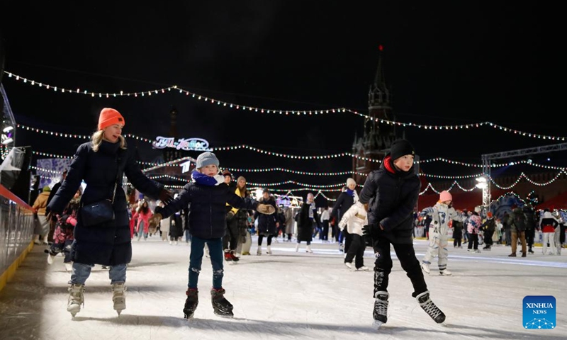 People skate on the GUM ice rink at Red Square in Moscow, Russia, Nov. 28, 2022.(Photo: Xinhua)