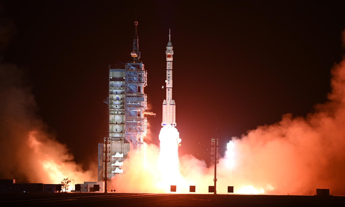 The Long March 2F Y-15 rocket, carrying the Shenzhou-15 spacecraft with three taikonauts aboard, blasted off from the Jiuquan Satellite Launch Center in northwest China on Tuesday.

 Photo: Wang Jiangbo