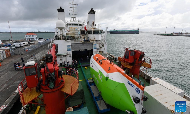 China's research vessel Tansuoyihao loaded with the Human Occupied Vehicle Fendouzhe docks at Queens Wharf in Auckland, New Zealand, Nov. 27, 2022.(Photo: Xinhua)