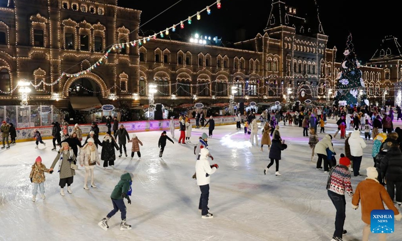 People skate on the GUM ice rink at Red Square in Moscow, Russia, Nov. 28, 2022.(Photo: Xinhua)