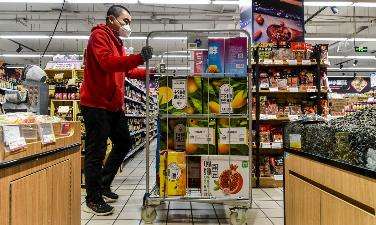A worker organizes goods on the shelves for the upcoming resumption of business at a supermarket in Urumqi, capital of Northwest China's Xinjiang Uygur Autonomous Region, on November 28, 2022. Photo: IC