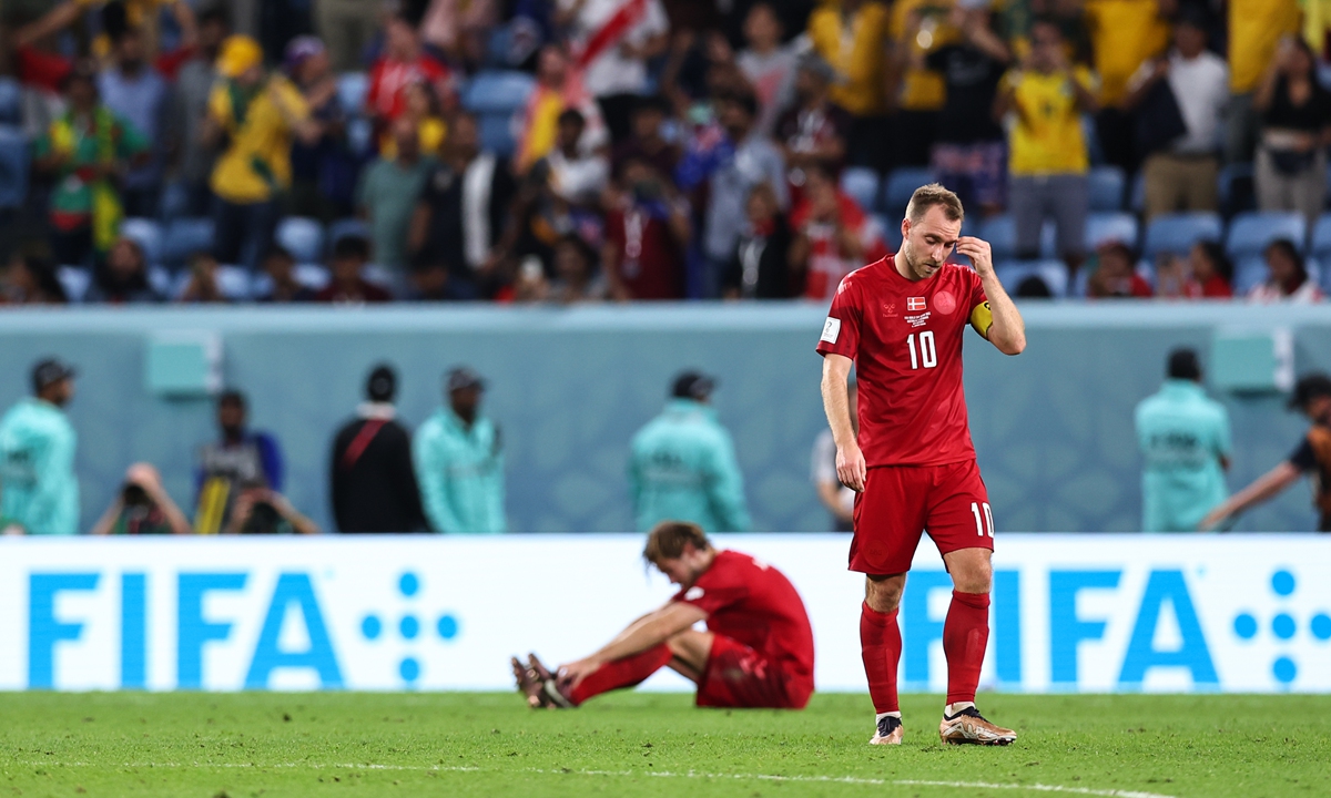 A dejected Christian Eriksen (No.10) of Denmark reacts after the loss to Australia on November 30, 2022 in Al Wakrah, Qatar. Photo: VCG