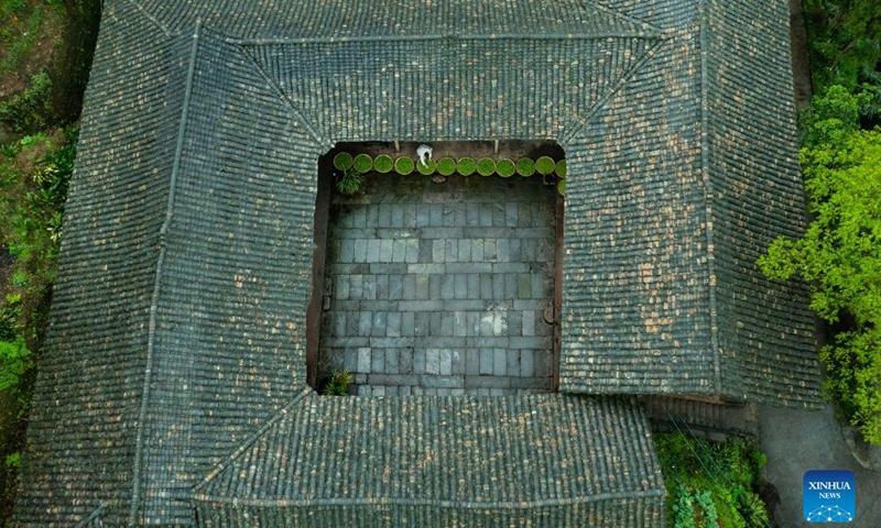 This aerial photo taken on March 31, 2022 shows Zhang Yuehua drying newly-picked tea leaves at his ancestral house in Mingshan District of Ya'an City, southwest China's Sichuan Province. Zhang, born in 1959, is a representative inheritor of green tea making technique. Boasting a long history of tea cultivation, Ya'an is the birthplace of dark tea and green tea making techniques(Photo: Xinhua)