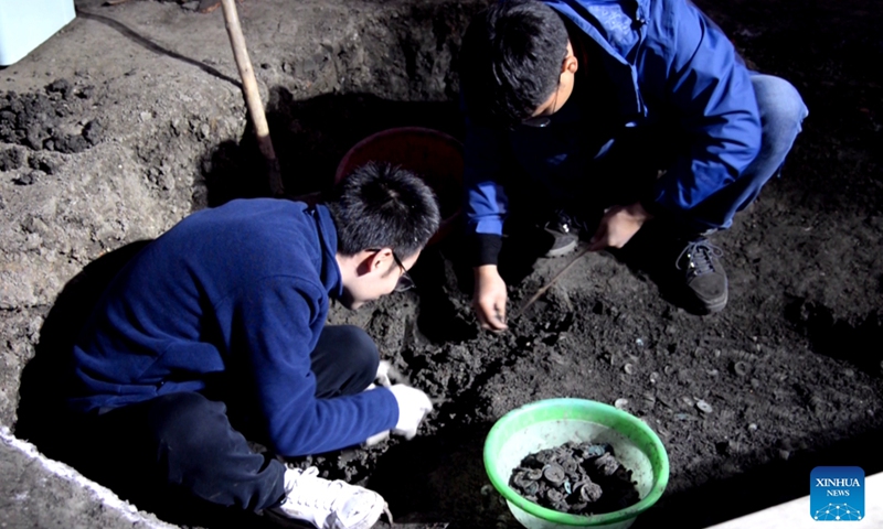 Staff members work at the archaeological site of an ancient coin hoard in Jianhu County, Yancheng City, east China's Jiangsu Province, Oct. 23, 2022. An ancient coin hoard containing 1.5 tonnes of coins dating back to the Tang (618-907) and Song (960-1279) dynasties has been discovered in east China's Jiangsu Province.(Photo: Xinhua)