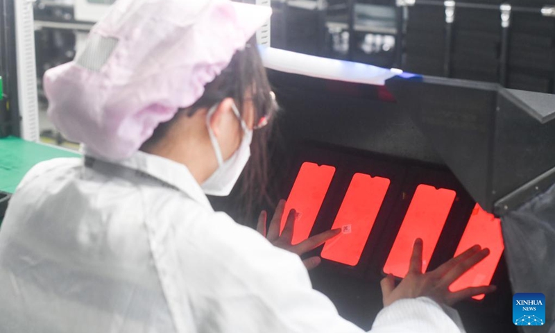 A staff member works at the smartphone production and quality control workshop of Chongqing Transsion Technology Co., Ltd. in Yubei District of southwest China's Chongqing, Dec. 3, 2022. In recent years, Yubei District of Chongqing has sped up efforts to promote the transformation of traditional industries and boost the development of intelligent manufacturing. (Xinhua/Wang Quanchao)