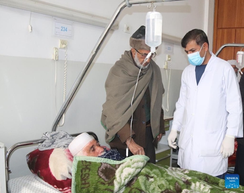 An injured person is treated at a local hospital after a blast in Mazar-i-Sharif, Balkh province, Afghanistan, Dec. 6, 2022. Seven commuters have been confirmed dead and six others injured as a blast struck a bus of government employees in Mazar-i-Sharif, the capital of northern Balkh province on Tuesday, provincial police spokesman Mohammad Asif Waziri said.(Photo: Xinhua)