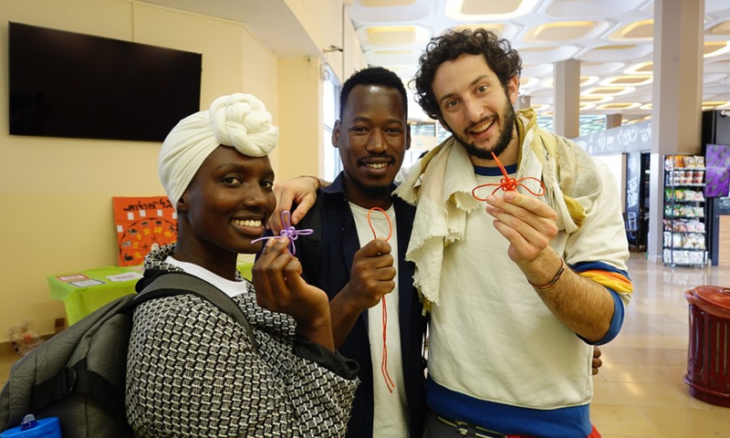 Students show the Chinese knots tied by themselves during the Confucius Day Chinese cultural festival at the Hebrew University of Jerusalem, on Dec. 5, 2022.(Photo: Xinhua)