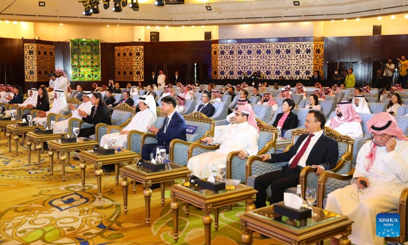 Guests attend the 2022 Chinese-Arab Media Cooperation Forum in Riyadh, Saudi Arabia, Dec. 5, 2022. The forum, co-sponsored by the China Media Group (CMG) and Saudi Arabia's Ministry of Media, gathered more than 150 government officials, representatives of media organizations, and scholars from China and 22 Arab countries.(Photo: Xinhua)