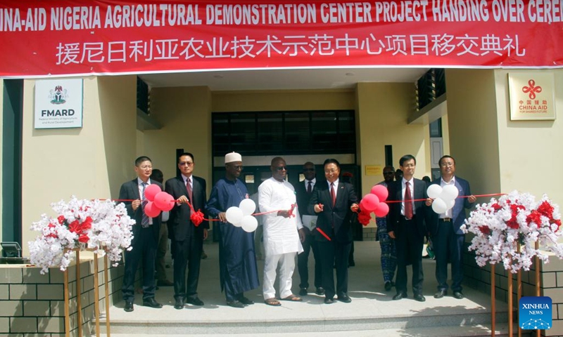 Guests cut the ribbon during the handing over ceremony of the China-aided Nigeria Agricultural Demonstration Center in Abuja, Nigeria, Dec. 6, 2022. China on Tuesday handed over an agricultural demonstration center project to Nigeria, as part of efforts to scale up agricultural productivity and development in the most populous African country.(Photo: Xinhua)