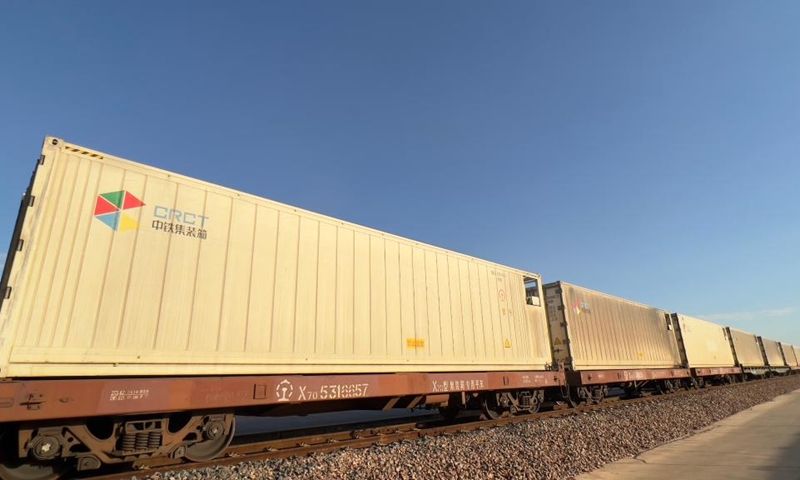 Containers on the first banana train heading to China via the China-Laos Railway are seen at the Vientiane South Station in Vientiane, Laos, on Dec. 6, 2022. A special freight train carrying 25 cold-chain containers loaded with 500 tons of fresh Lao bananas departed from the Vientiane station in Lao capital on Wednesday.(Photo: Xinhua)