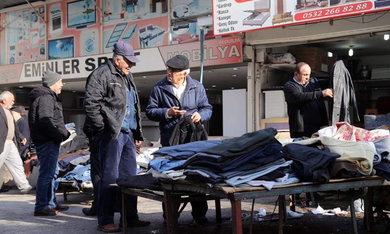 People shop at a second-hand goods market in Ankara, Türkiye, Dec. 6, 2022.(Photo: Xinhua)