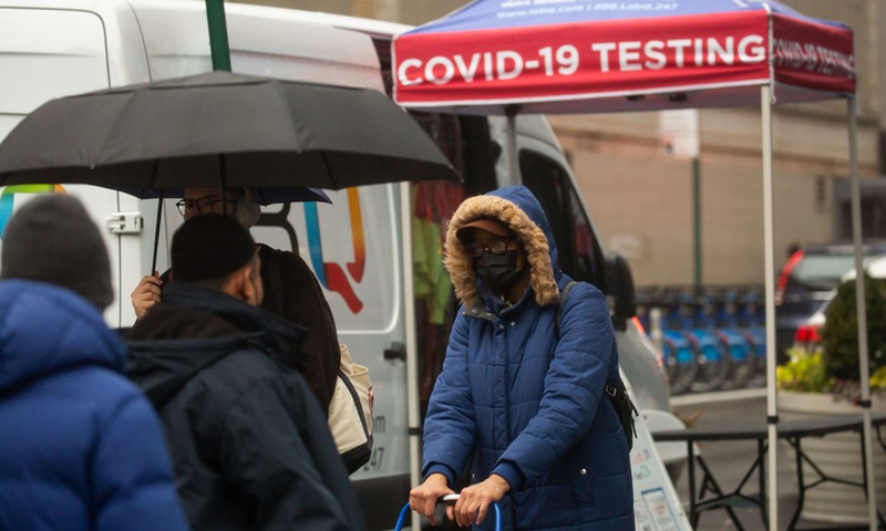 People walk past a COVID-19 testing site in New York, the United States, on Dec. 7, 2022.(Photo: Xinhua)