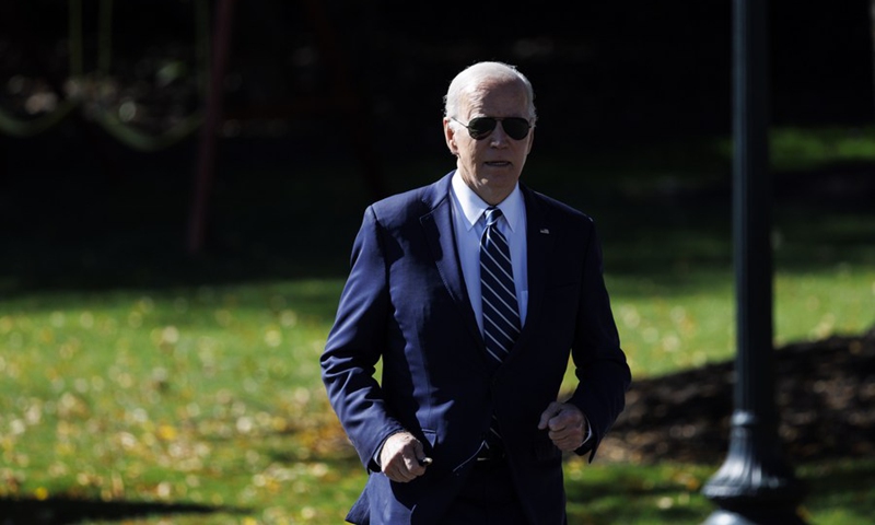 U.S. President Joe Biden walks on the South Lawn to board Marine One at the White House in Washington, D.C., the United States, on Oct. 27, 2022.(Photo: Xinhua)