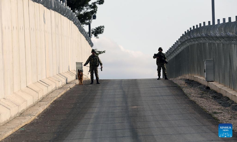 Soldiers are seen on the Syrian-Turkish border in Gaziantep province, Türkiye, on Dec. 2, 2022.(Photo: Xinhua)