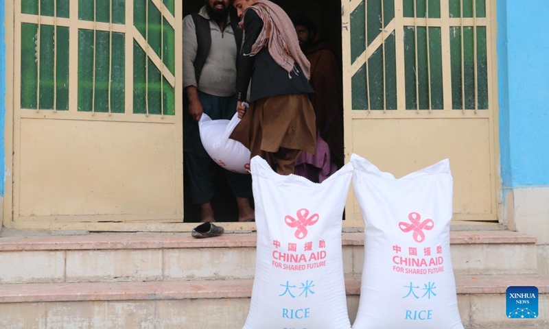 Afghans receive China-donated humanitarian aid in Farah province, Afghanistan, Dec. 11, 2022. Authorities for Disaster Management and Humanitarian Affairs (DMHA) of Afghanistan's western Farah province have distributed a batch of China-donated humanitarian aid to the needy families in the provincial capital Farah city.(Photo: Xinhua)