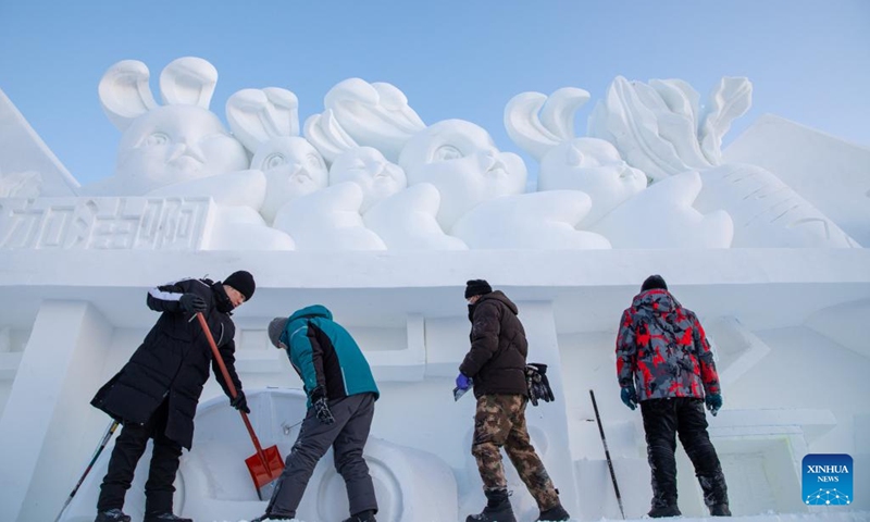 Workers work at a snow sculpture at the venue of the Sun Island International Snow Sculpture Art Exposition in Harbin, northeast China's Heilongjiang Province, Dec. 11, 2022.(Photo: Xinhua)