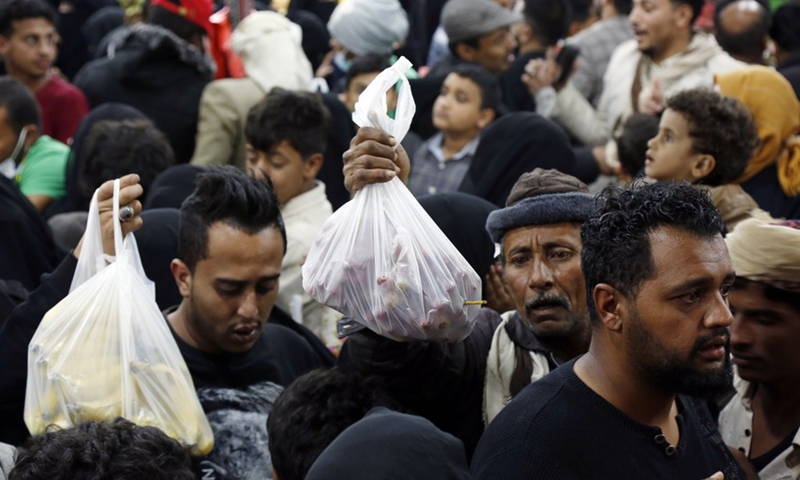 Yemenis buy fruit and vegetables at a newly-opened charitable store that sells its goods at affordable prices in Sanaa, Yemen, on Nov. 2, 2022.(Photo: Xinhua)