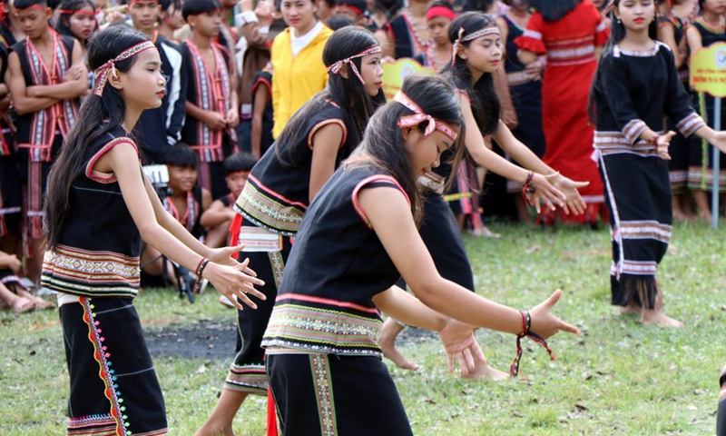 Students perform gongs during a local festival in Vietnam's central highlands Kon Tum province, Oct. 29, 2022.(Photo: Xinhua)