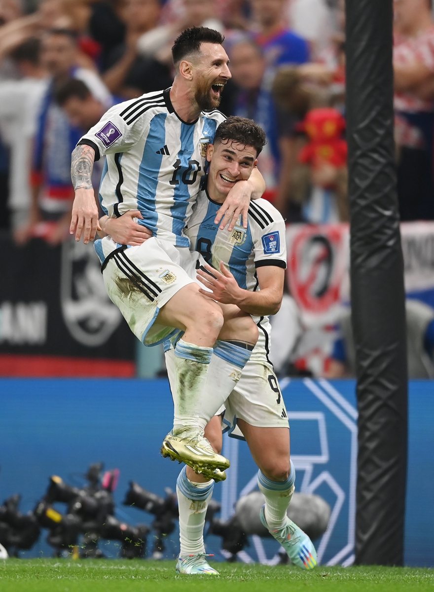 Argentina's Julian Alvarez (right) celebrates after scoring the team's second goal with Lionel Messi during the World Cup semifinal match against Croatia on December 13, 2022 in Lusail City, Qatar. Photo: VCG