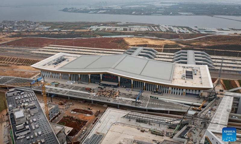 This aerial photo taken on Dec. 14, 2022 shows Honghe Railway Station of Mile-Mengzi high-speed railway in southwest China's Yunnan Province. The 107-km railway will link the cities of Mile and Mengzi, both located in Yunnan's Honghe Hani and Yi Autonomous Prefecture. Passenger trains operating on the railway are due to travel at 250 km per hour.(Photo: Xinhua)