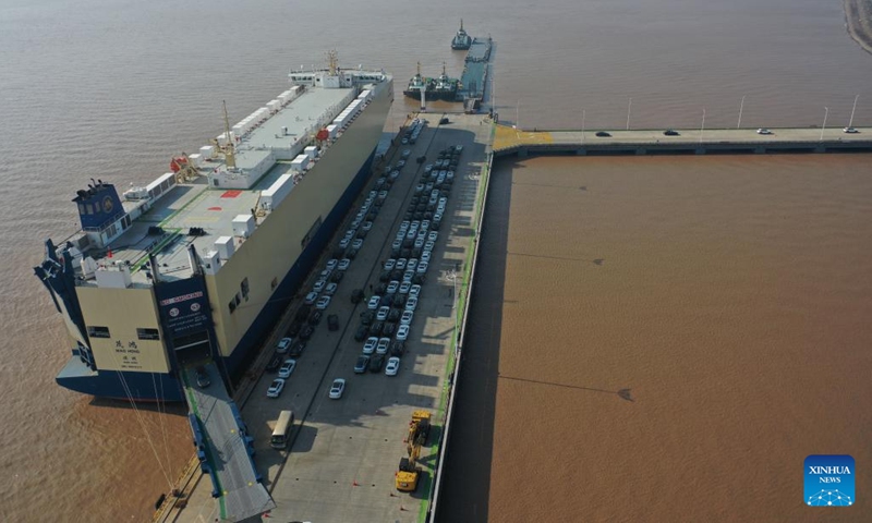 This aerial photo taken on Dec. 13, 2022 shows a ro-ro ship docking at Meidong Dock of the Ningbo-Zhoushan Port in east China's Zhejiang Province. The cargo and container throughput of Ningbo-Zhoushan Port registered year-on-year growth of 3.41 percent and 7.84 percent respectively in the first 11 months in 2022. The port saw its cargo throughput reach 1.16 billion tons while the container throughput achieved 31.26 million twenty-foot equivalent units (TEUs). (Photo: Xinhua)