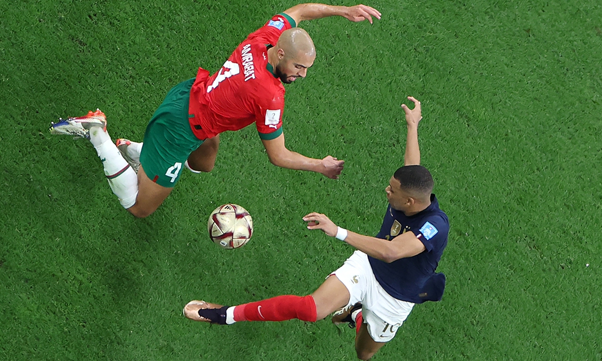 Morocco midfielder Sofyan Amrabat (left) and France forward Kylian Mbappe fight for the ball during the World Cup semifinal match between France and Morocco on December 14, 2022. Photo: AFP
