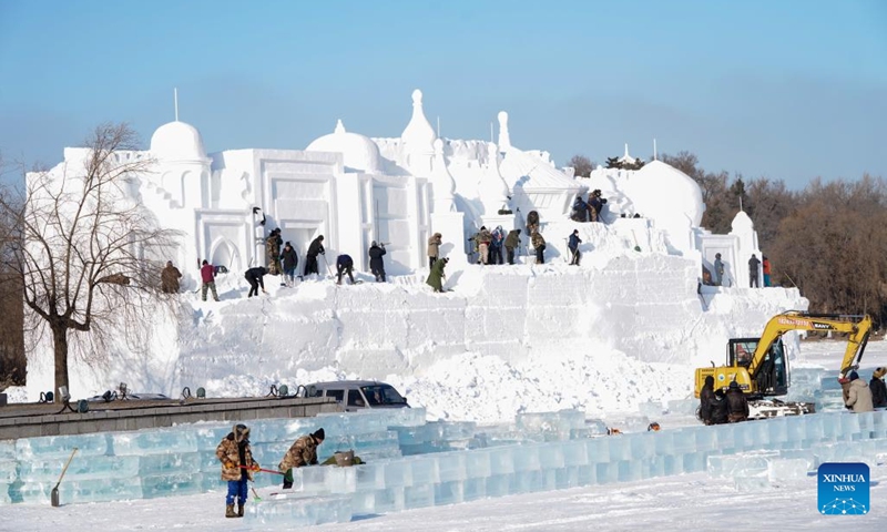 Staff members work on a gigantic snow sculpture for the upcoming 35th Taiyangdao Island International Snow Sculpture Expo in Harbin, northeast China's Heilongjiang Province, Dec. 18, 2022.(Photo: Xinhua)