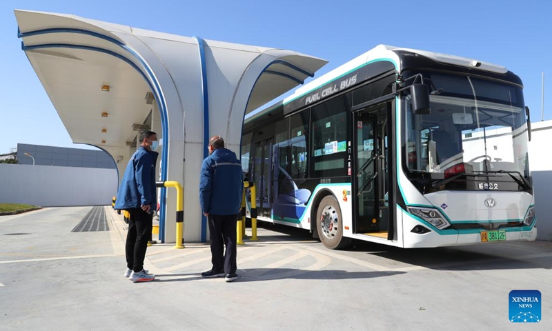 A hydrogen fuel cell-powered public bus is refueled at a hydrogen refueling station in Lingang new area of Pudong New Area in east China's Shanghai, Dec. 15, 2022. (Photo: Xinhua)