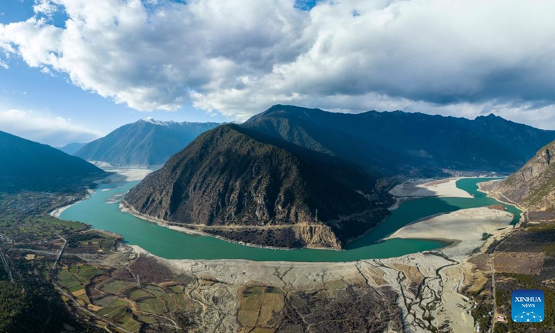 This stitched aerial photo taken on Dec. 18, 2022 shows the scenery of Mainling section of the Yarlung Zangbo River in Mainling County of Nyingchi, southwest China's Tibet Autonomous Region.(Photo: Xinhua)
