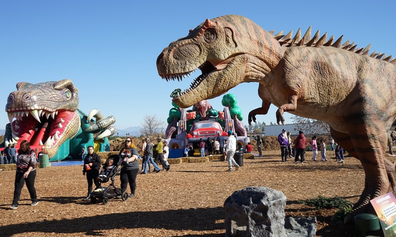 People visit an exhibition named Dinosaurs in the Valley in Woodland Hills, California, the United States, on Dec. 18, 2022.(Photo: Xinhua)