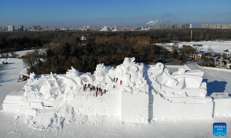This aerial photo taken on Dec. 18, 2022 shows staff members working on a gigantic snow sculpture for the upcoming 35th Taiyangdao Island International Snow Sculpture Expo in Harbin, northeast China's Heilongjiang Province.(Photo: Xinhua)