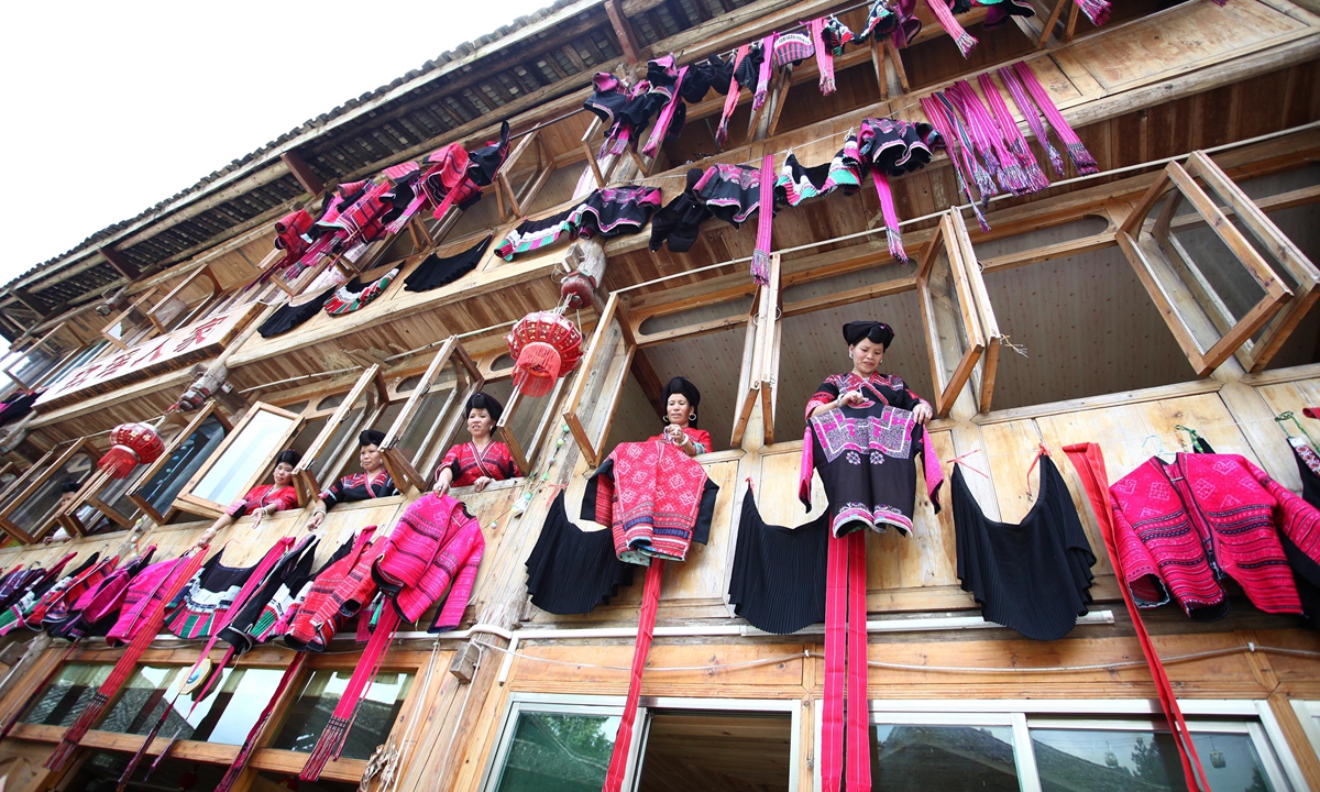 Red Yao women in Dazhai village dry their clothes in the sun. File photo: VCG