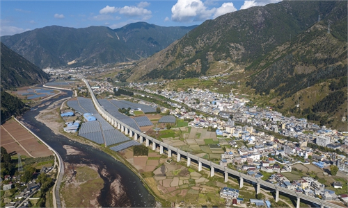 New Chengdu-Kunming Railway enters service