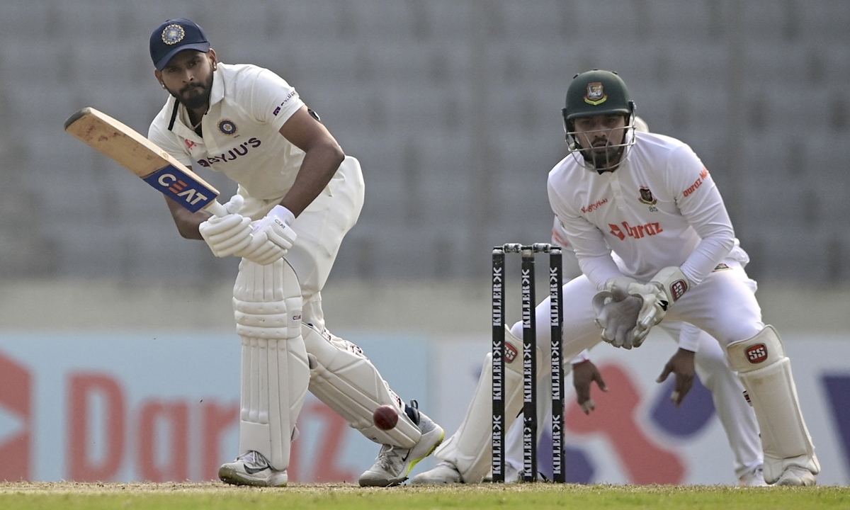 India's Shreyas Iyer (left) plays a shot as Bangladesh's wicketkeeper Nurul Hasan watches during the fourth day of the second cricket Test match between the two sides in Dhaka, Bangladesh on December 25, 2022. Photo: AFP