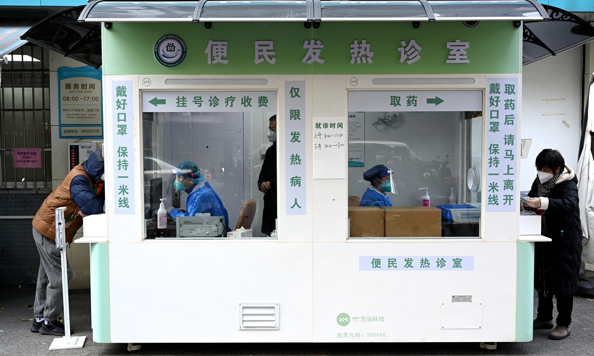 Residents visit a fever clinic transformed from a sampling kiosk of nucleic acid testing in Hangzhou, East China’s Zhejiang Province on December 22, 2022. Photo: IC