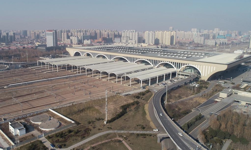 This aerial photo taken on Dec. 26, 2022 shows a bullet train departing from Shijiazhuang Railway Station in Shijiazhuang, north China's Hebei Province. A total of 1.69 billion passenger trips have been made on the Beijing-Guangzhou high-speed railway since it went into operation ten years ago, official data showed.(Photo: Xinhua)