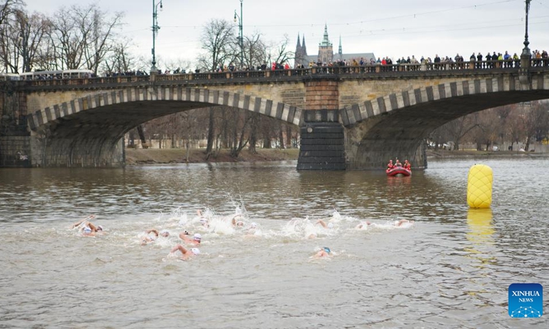 Swimmers participate in the traditional Christmas swimming competition in the Vltava River in Prague, the Czech Republic, Dec. 26, 2022.(Photo: Xinhua)