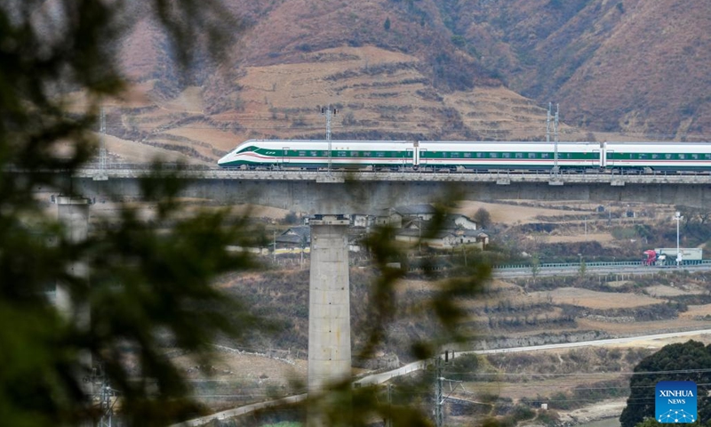 A Fuxing high-speed train makes a trial run before the opening of the new Chengdu-Kunming Railway in Mianning County, southwest China's Sichuan Province, Dec. 24, 2022. A railway linking Chengdu and Kunming, two major cities in southwest China, is now fully operational with the opening of its last section on Monday.(Photo: Xinhua)