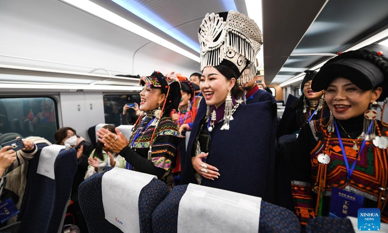 People of Yi ethnic group perform on a Fuxing bullet train coded C57 running on the new Chengdu-Kunming Railway in southwest China, Dec. 26, 2022. A railway linking Chengdu and Kunming, two major cities in southwest China, is now fully operational with the opening of its last section on Monday.(Photo: Xinhua)