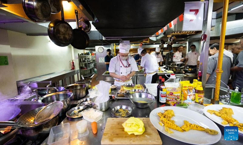 Chefs compete during the 2nd Malaysia-China Chinese Cuisine Master Chef Culinary Competition in Kuala Lumpur, Malaysia, Dec. 27, 2022. The 2nd Malaysia-China Chinese Cuisine Master Chef Culinary Competition was held here on Tuesday with 36 chefs vying for the master chef title.(Photo: Xinhua)