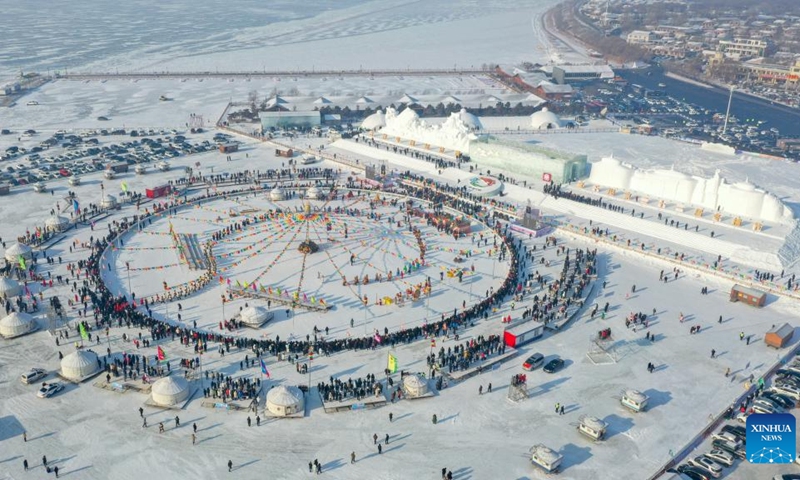 This aerial photo taken on Dec. 28, 2022 shows the opening ceremony of a winter fishing-themed festival on the Chagan Lake in Songyuan City, northeast China's Jilin Province. A winter fishing-themed festival opened on Wednesday at Chagan Lake, marking the beginning of the annual golden season for winter fishing here.(Photo: Xinhua)