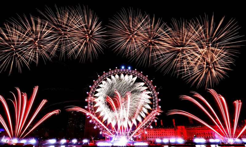 Fireworks explode over the London Eye during the New Year celebrations in London, Britain, on Jan. 1, 2023. Photo: Xinhua
