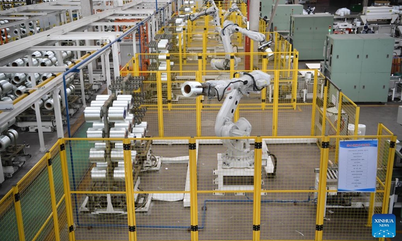 Robots work on the production line of a glass products company in Shahe City, north China's Hebei Province, Jan. 6, 2023. Glass products companies in Shahe have stepped up production to guarantee the completion of orders from domestic and foreign customers at the beginning of the new year. (Xinhua/Mu Yu)