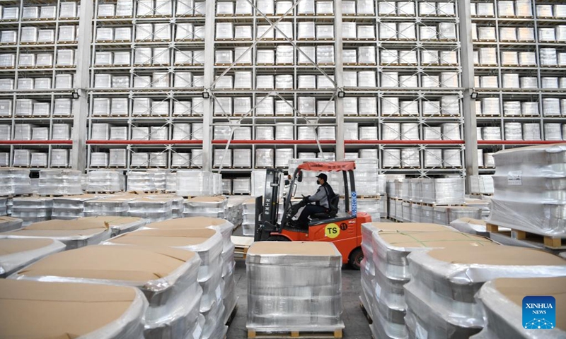 An employee transports fiberglass products at a glass products company in Shahe City, north China's Hebei Province, Jan. 6, 2023. Glass products companies in Shahe have stepped up production to guarantee the completion of orders from domestic and foreign customers at the beginning of the new year. (Xinhua/Mu Yu)