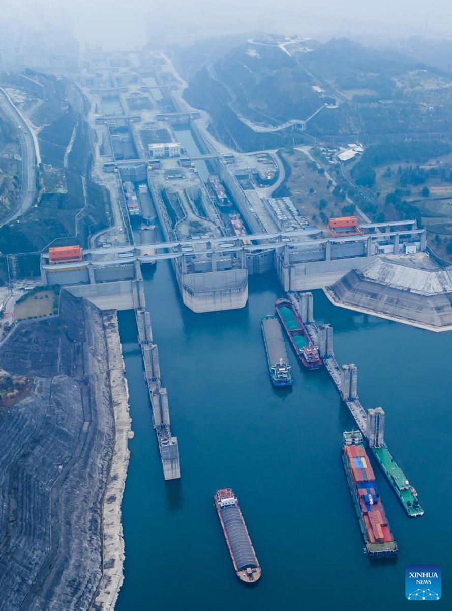 This aerial photo taken on Jan. 2, 2023 shows ships passing through the five-tier ship locks of the Three Gorges Dam in Yichang, central China's Hubei Province. Photo: Xinhua